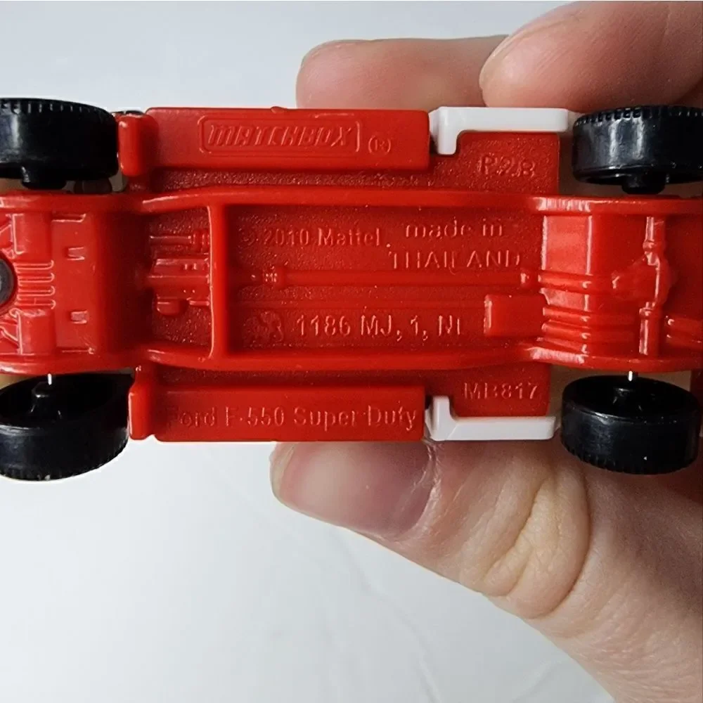 MATCHBOX THAILAND 2010 PRODUCTION FORD F550 SUPER DUTY TOY CAR   COLLECTABLES